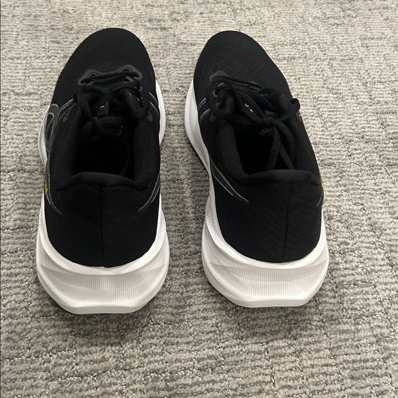 Athletic_Shoes